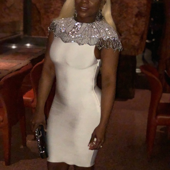 Dresses & Skirts - White body con dress, beautiful jewel nick line
